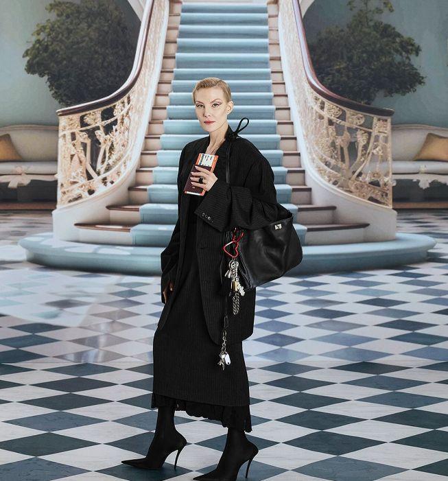 Рената Литвинова снялась в рекламе летней коллекции модного дома Balenciaga Рената Литвинова снялась в рекламе летней коллекции модного дома Balenciaga