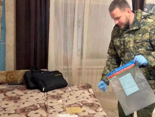 В Ставрополе отец убил двух дочек, ранил жену и покончил с собой (ВИДЕО) В Ставрополе отец убил двух дочек, ранил жену и покончил с собой (ВИДЕО)