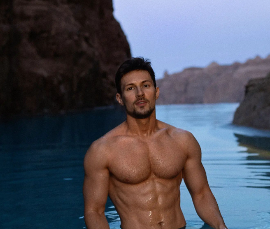 Павел Дуров оголил торс для принятия ледяной ванны Павел Дуров оголил торс для принятия ледяной ванны