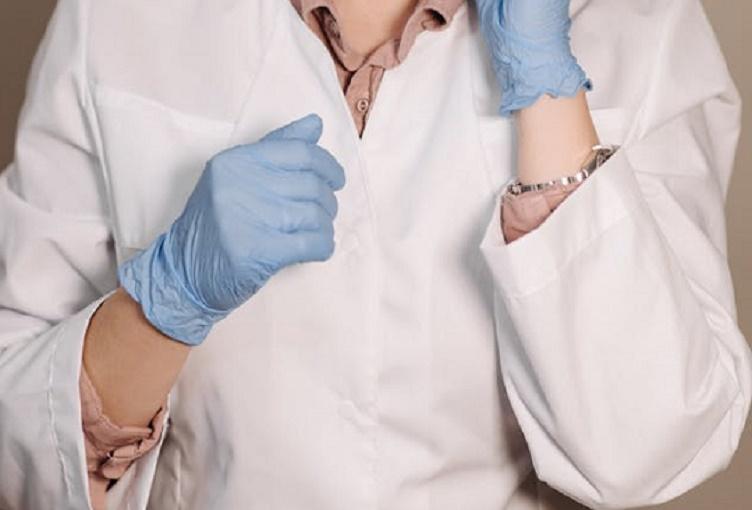 Врач Чиркова предупредила, что при раке языка появляется «патологический налёт»