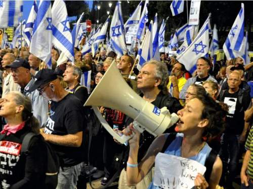 В Израиле проходят массовые протесты с требованием отставки Нетаньяху (ВИДЕО)