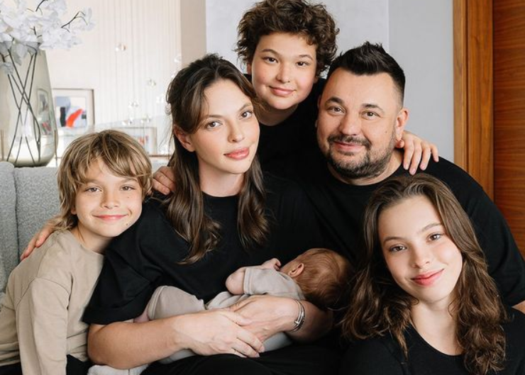 Сергей Жуков рассказал, что его несовершеннолетние дети активно работают Сергей Жуков рассказал, что его несовершеннолетние дети активно работают