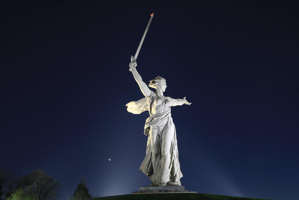 В Волгограде пожаловались на темные пятна на «Родине-матери» после реконструкции