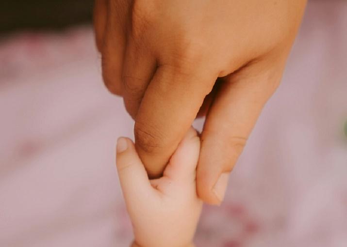 В Великобритании женщина родила близняшек с интервалом в 22 дня В Великобритании женщина родила близняшек с интервалом в 22 дня