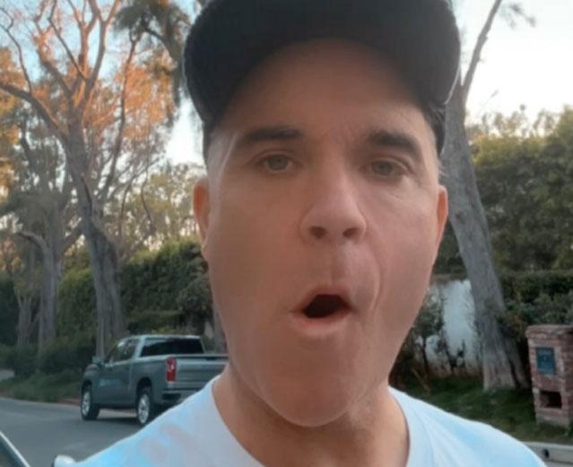 Робби Уильямс рассказал, что инопланетяне сделали его своим послом на Земле