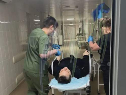 Губернатор Мурманской области тяжело ранен после нападения с ножом (ФОТО, ВИДЕО) Губернатор Мурманской области тяжело ранен после нападения с ножом (ФОТО, ВИДЕО)