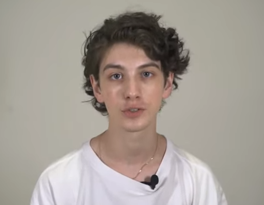 Марк Эйдельштейн рассказал о мистике на кастинге в фильм «Сто лет тому вперед» Марк Эйдельштейн рассказал о мистике на кастинге в фильм «Сто лет тому вперед»