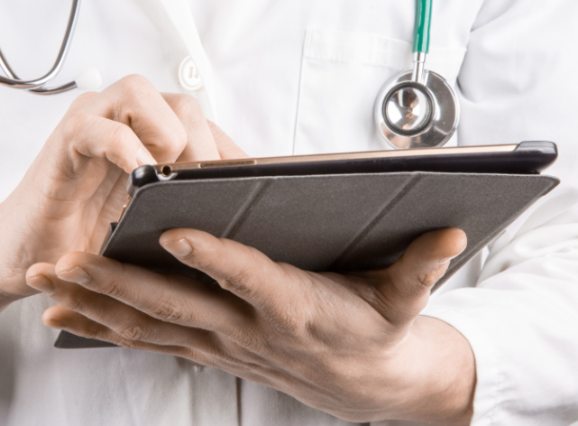 В Великобритании головная боль обернулась для женщины удалением части черепа