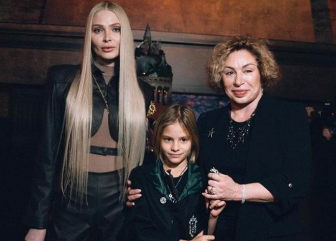 Мать Тимати отреагировала на интервью бывшей невестки Алены Шишковой Мать Тимати отреагировала на интервью бывшей невестки Алены Шишковой