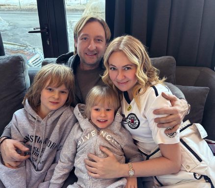 Яна Рудковская ответила на критику хейтеров своих «помпезных и показушных» завтраков