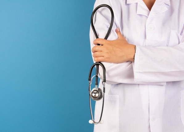 Врач Жоголева объяснила опасность уринотерапии