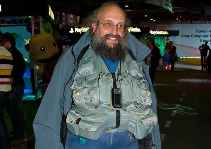 Ведущий Кулешов поразился, когда увидел содержимое карманов жилетки Вассермана