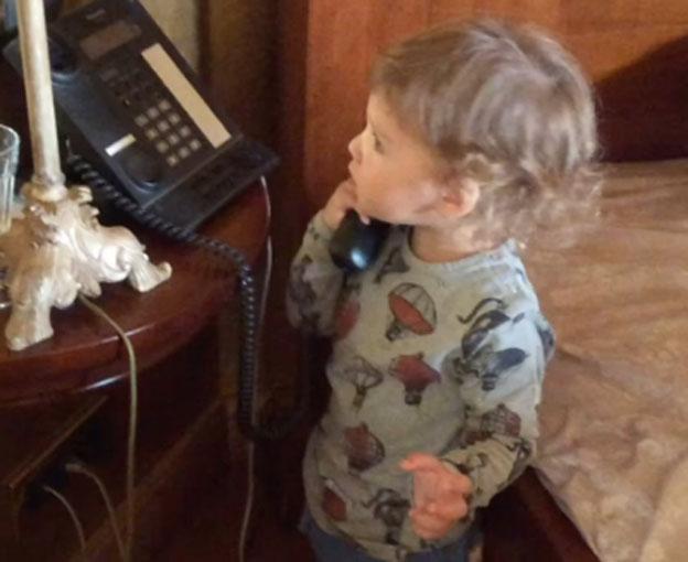 Максим Галкин показал, как его сын отдаёт приказы прислуге Максим Галкин показал, как его сын отдаёт приказы прислуге