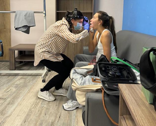 Потерявшей голос Тодоренко врачи прописали лечиться молчанием Потерявшей голос Тодоренко врачи прописали лечиться молчанием