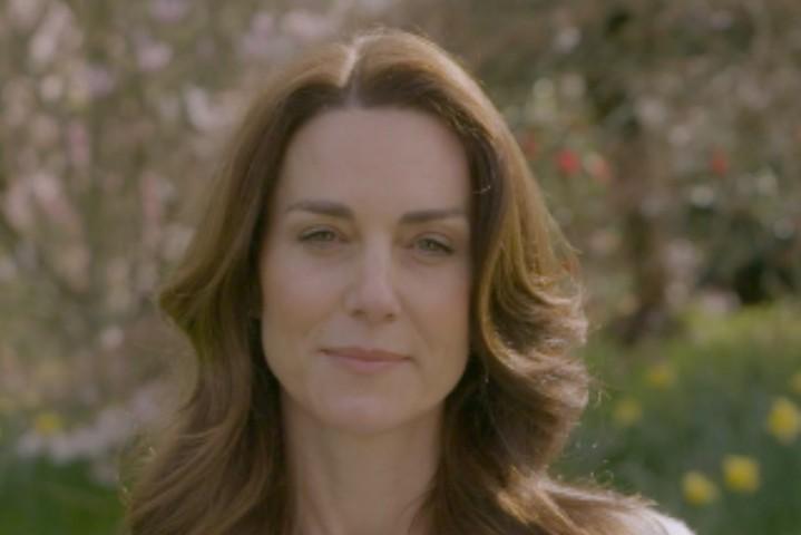 В Букингемском дворце назвали причину отсутствия принца Уильяма на видео с больной раком Миддлтон