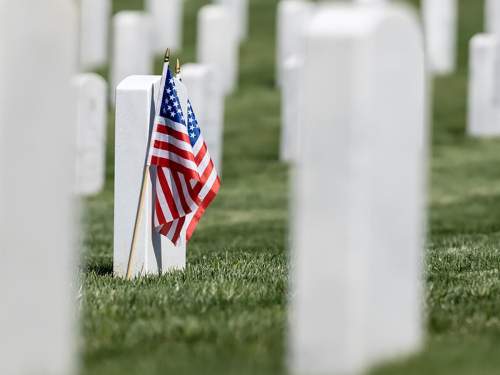На кладбищах США обнаружили могилы уничтоженных на Украине наемников