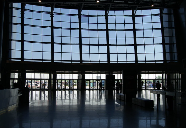 Возле «Крокус Сити Холла» исчез стихийный мемориал в память о жертвах теракта