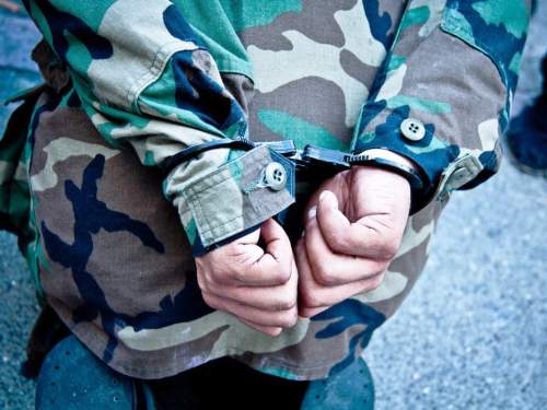 В России военного впервые обвинили по делу о добровольной сдаче в плен В России военного впервые обвинили по делу о добровольной сдаче в плен