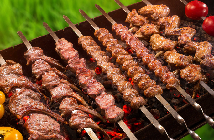 Диетолог Подымникова рассказала, можно ли похудеть с помощью шашлыка