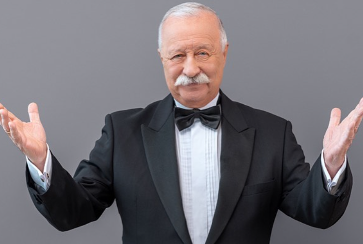 Выступление Леонида Якубовича на финале викторины «Опорный край» началось с конфуза Выступление Леонида Якубовича на финале викторины «Опорный край» началось с конфуза