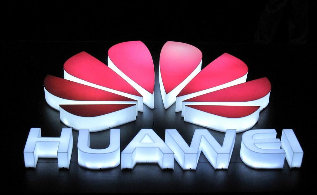 Необычный дизайн смартфона Huawei P70 подтвердили по фото