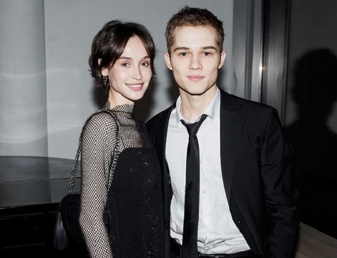 Жена Минекаева пожаловалась на фанаток, которые криками мешали спать их сыну