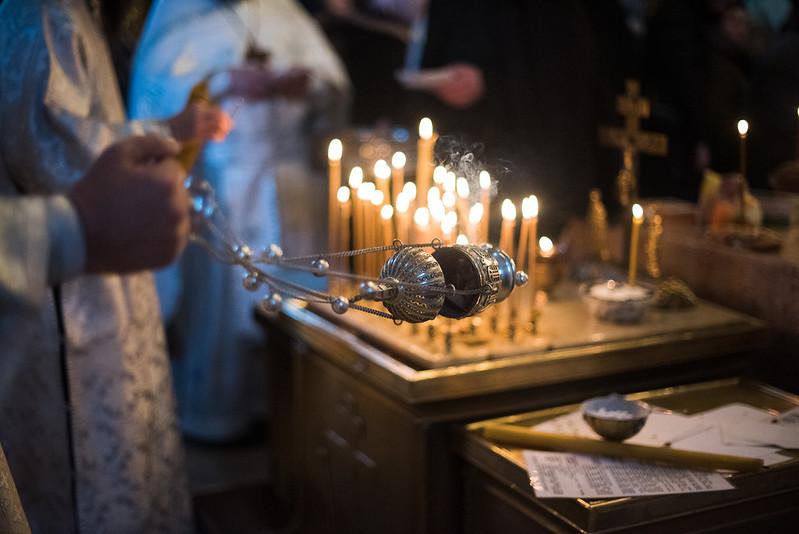 Священники объяснили, как правильно поминать усопшего в годовщину смерти