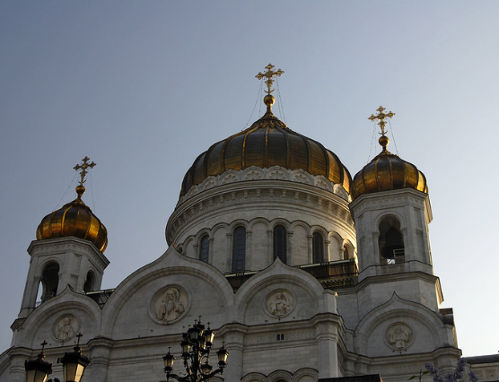 Протоиерей Курлюта объяснил необходимость крещения ребенка защитой от зла