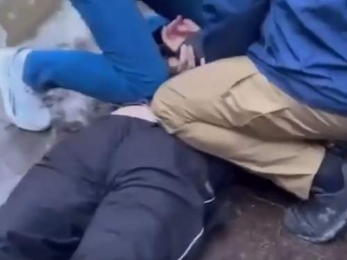 Опубликовано видео задержания подорвавшего машину экс-сотрудника СБУ в Москве (ВИДЕО)