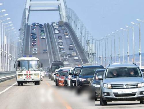 Туристы встали в огромные пробки на подъезде к Крымскому мосту (ФОТО)