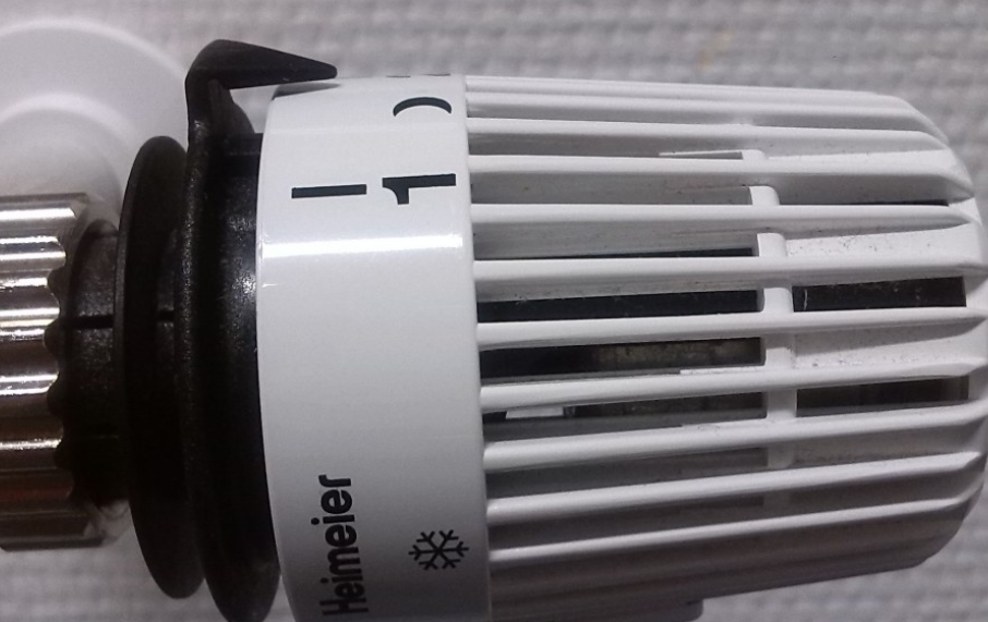 Коммунальщик объяснил, почему отопление в апреле может работать пульсирующе