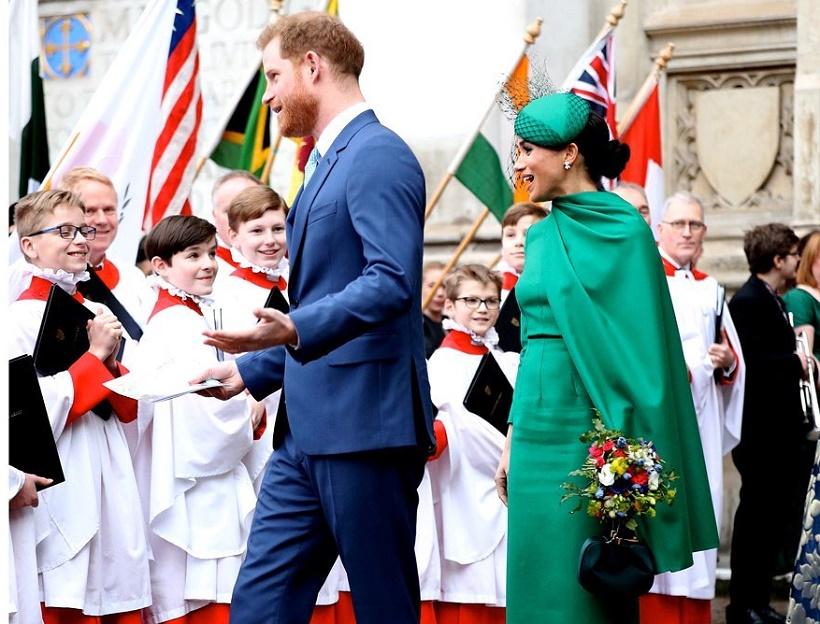 Публицисты призвали принца Гарри и Меган Маркл вернуться в Великобританию Публицисты призвали принца Гарри и Меган Маркл вернуться в Великобританию