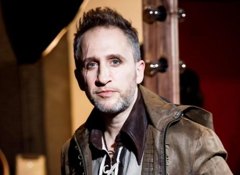 Кучера призвал актрису Уоттс лечить своего сына, который стал похож на девушку Кучера призвал актрису Уоттс лечить своего сына, который стал похож на девушку