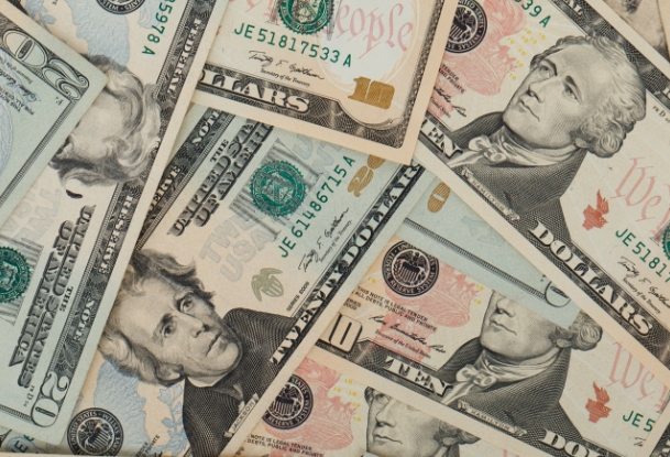 В США мужчине купленный на заправке лотерейный билет принес 200 тысяч долларов В США мужчине купленный на заправке лотерейный билет принес 200 тысяч долларов