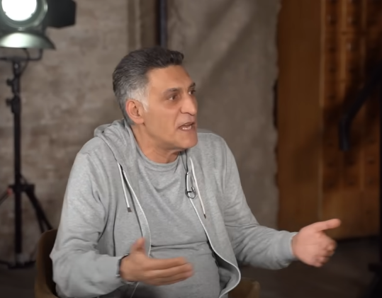 Алена Хмельницкая заявила об отсутствии строгости в воспитании внука