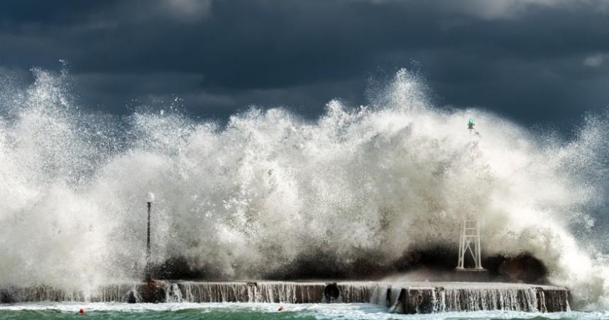 Власти Индонезии заявли о возможном цунами из-за извержение вулкана Власти Индонезии заявли о возможном цунами из-за извержение вулкана
