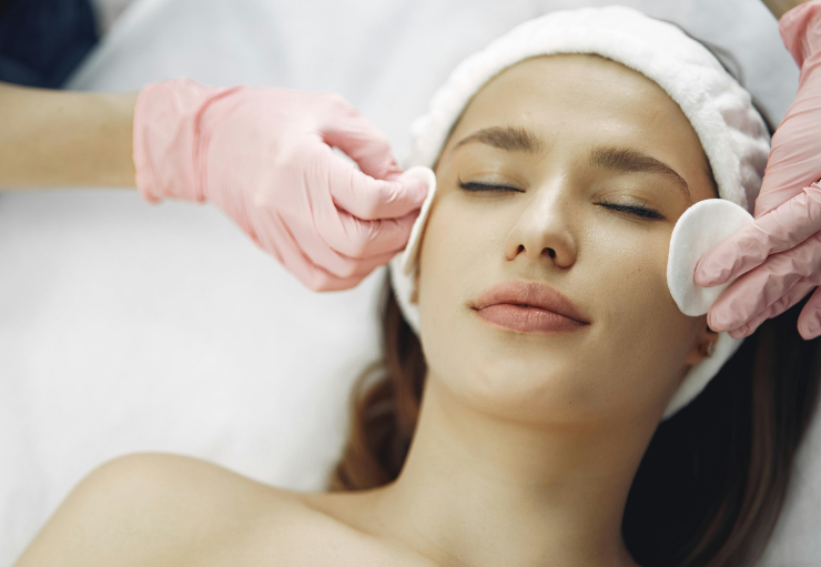 Косметолог Лёгкая перечислила три безболезненных способа омоложения весной