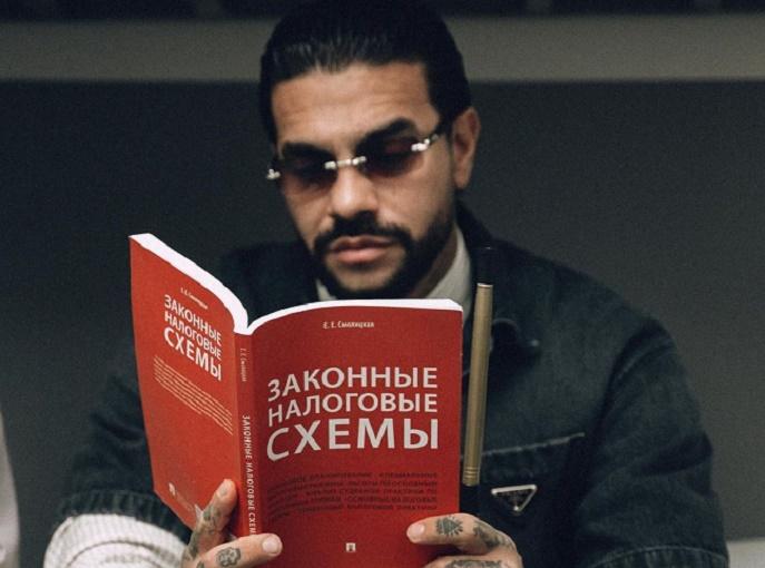 Возлюбленная Тимати в белом платье спровоцировала слухи о свадьбе