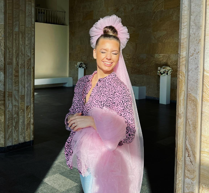 Юмористка Приходько призналась, что ей сложно работать в эмиграции