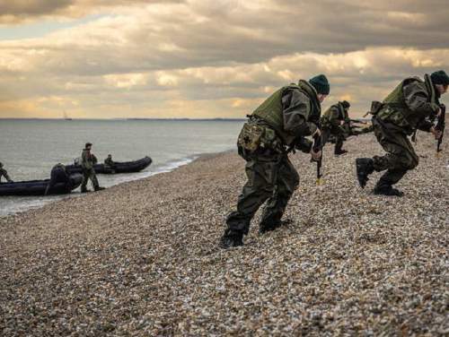 Бойцы ВС РФ на реке Днепр уничтожили четыре лодки с десантом ВСУ (ВИДЕО)