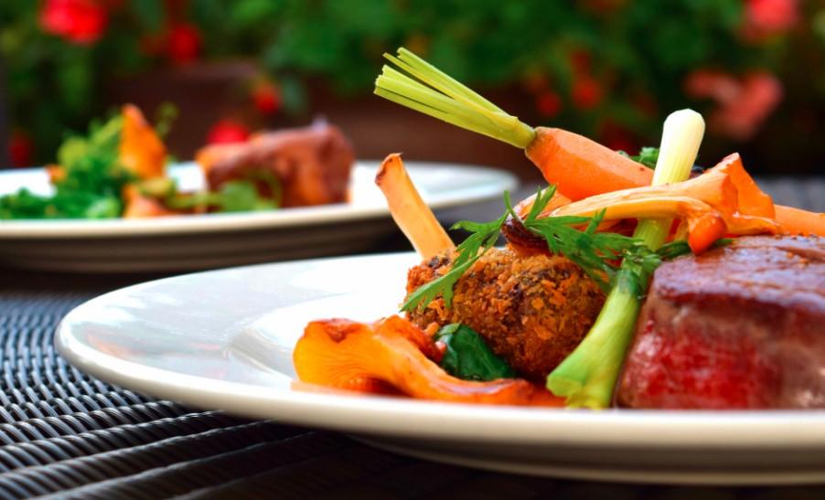 Ученые выяснили, что люди предпочитают вредную еду, когда ее много