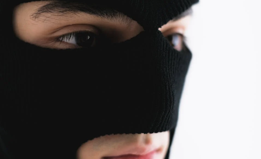 В России создан кулон, защищающий женщин от нападений