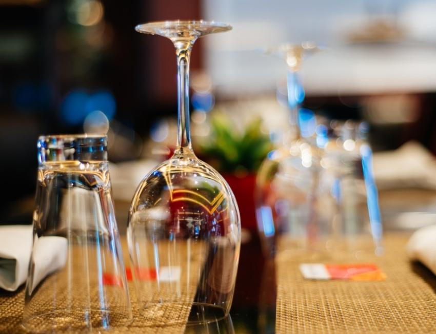 Хамзаев предложил Мишустину запретить продажу алкоголя в майские праздники