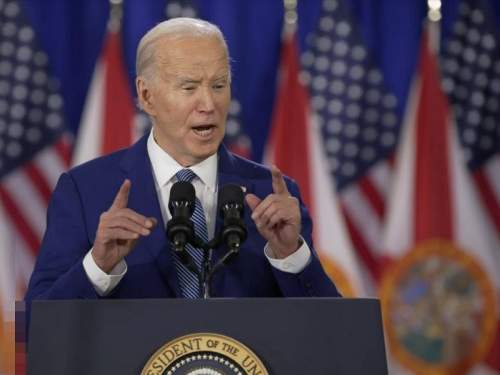 Байдена раскритиковали за неприемлемое поведение на митинге