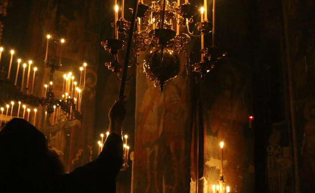 Религиоведы напомнили, как происходит чудо схождения Благодатного огня