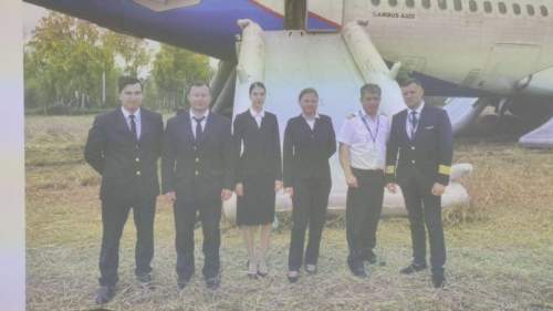 Второй пилот, посадивший самолет «Уральских авиалиний», работает грузчиком (ФОТО)