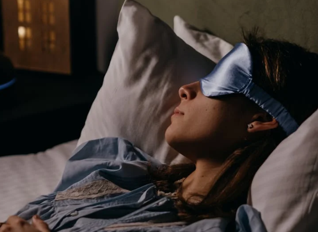 Врач Беляева: привычка досыпать на выходных может вызвать проблемы со здоровьем