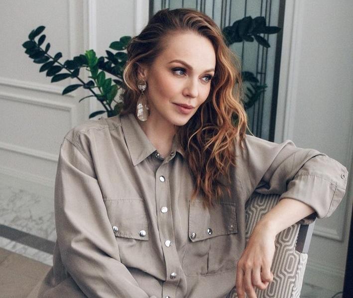 Джанабаева с прохладой отнеслась к новым песням Земфиры