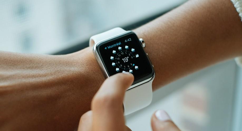 Пара из Екатеринбурга получила пугающее сообщение от смарт-часов с призывом бежать в укрытие