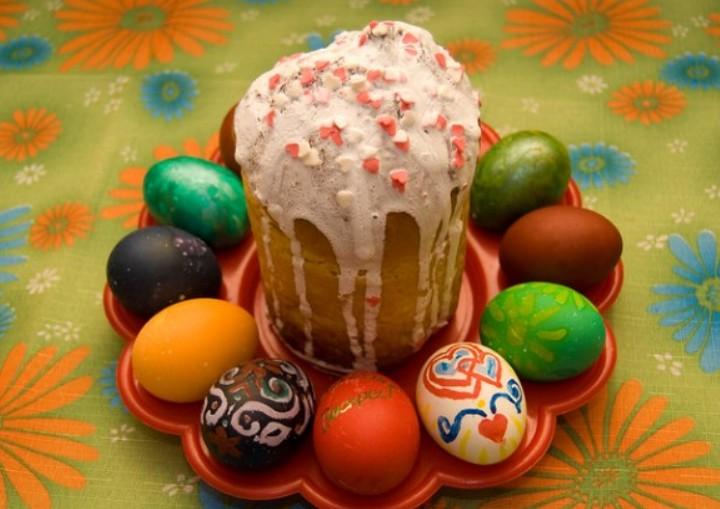 Врач Логинов рассказал, кому и сколько куличей можно есть без вреда для здоровья